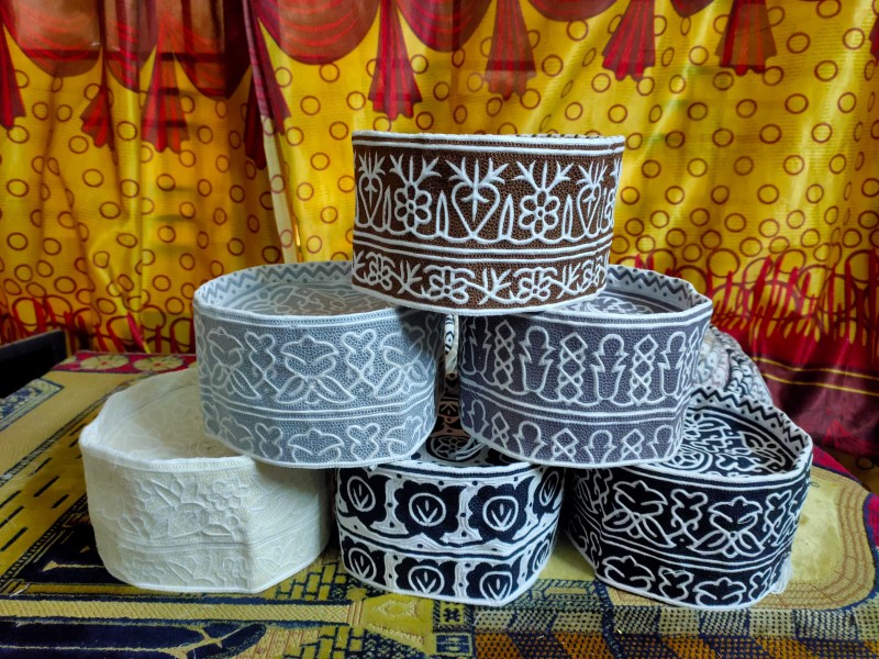 Export Grade Omani Computer Cap Topi Kumma, Global Delivery
