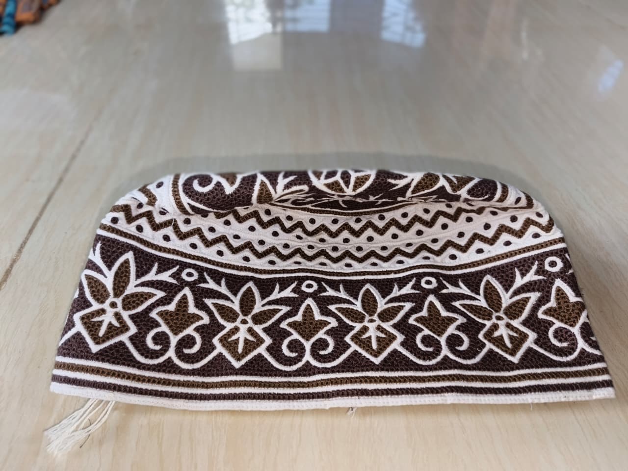 White Omani Caps for Indian Distributors