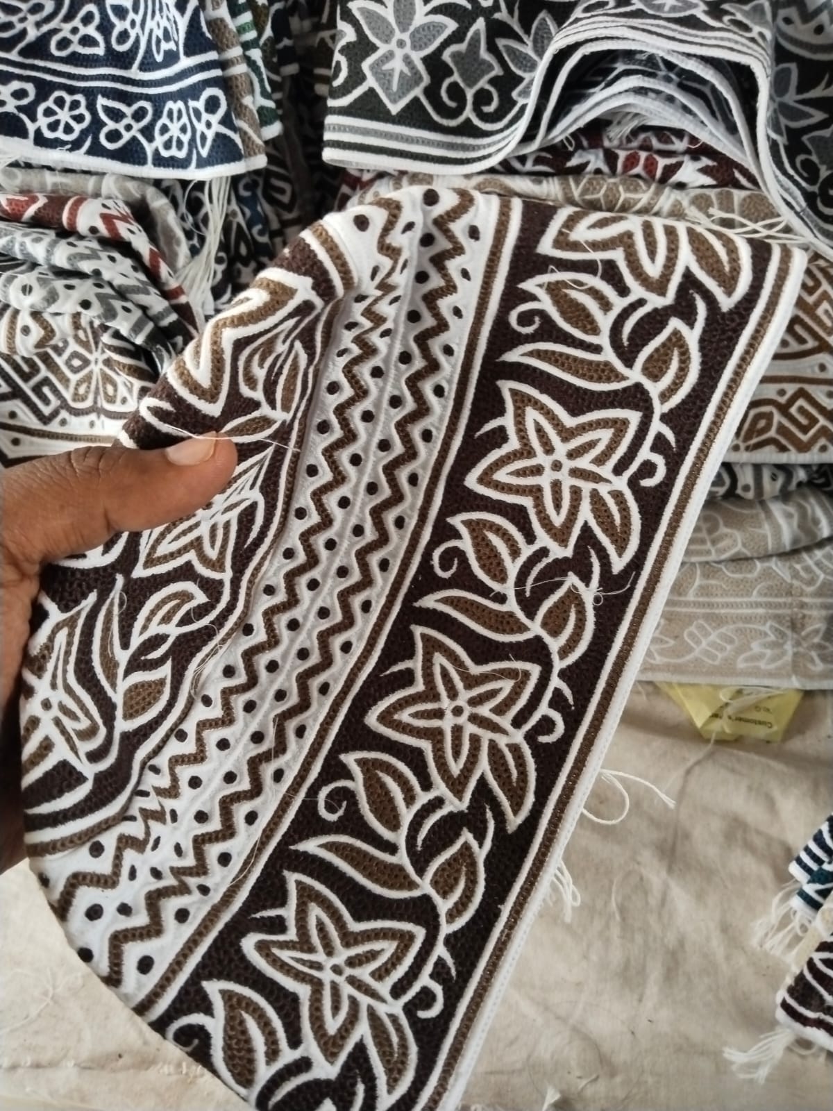 Traditional White Omani Skull Cap with Premium Craftsmanship