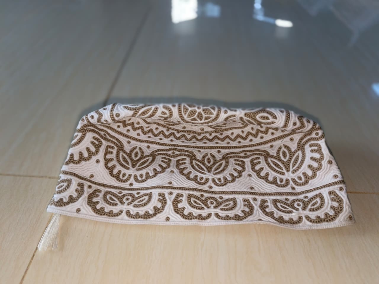 Classic White Omani Muslim Cap with Fine Embroidery Finish